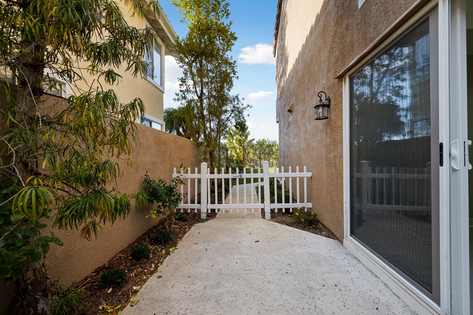 Building Photo - 24675 Vista Cerritos