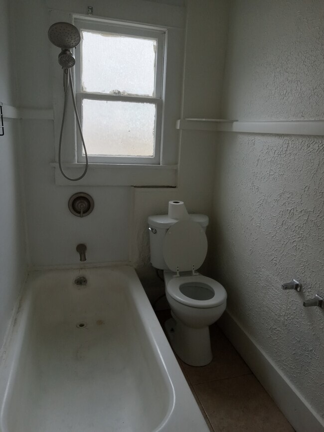 Building Photo - 1040 7th St S