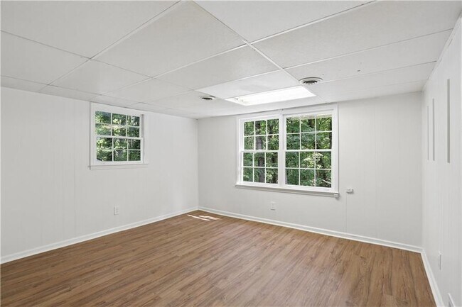 Building Photo - 2063 Six Branches Dr