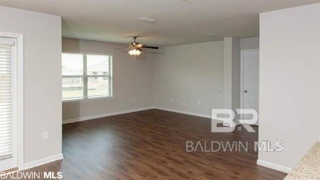 Building Photo - 34523 Paisley Ave