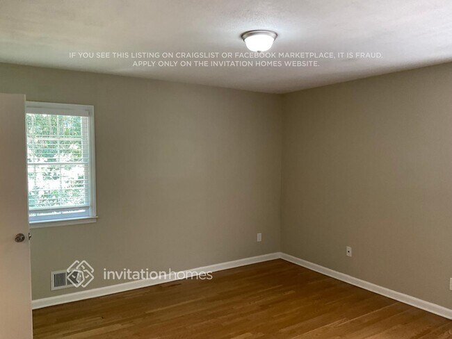 Building Photo - 680 Foxcroft Cir SE