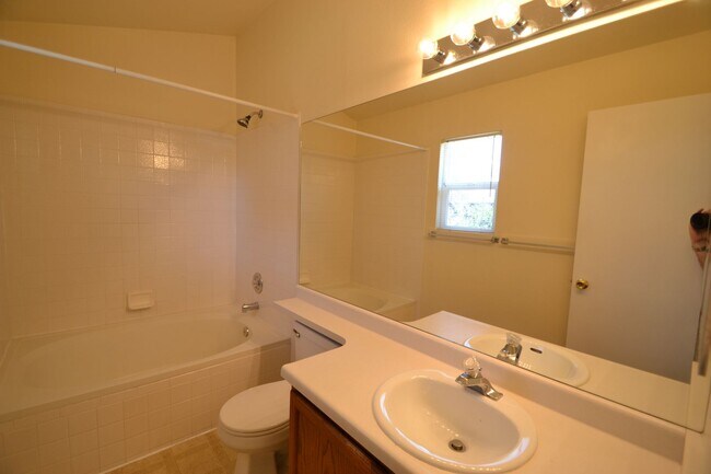 Building Photo - 5 Bed 3 Bath Ranch with Finished Basement