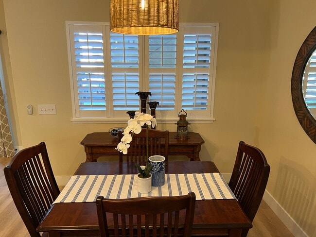 Building Photo - Fully Furnished & remodeled, ground floor,...