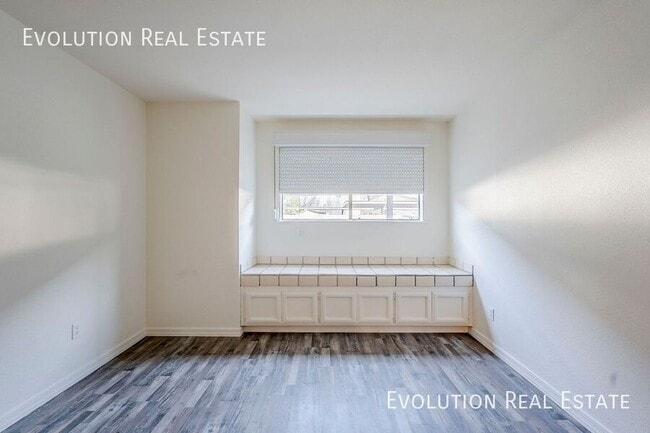 Building Photo - 7502 E. Thomas-105