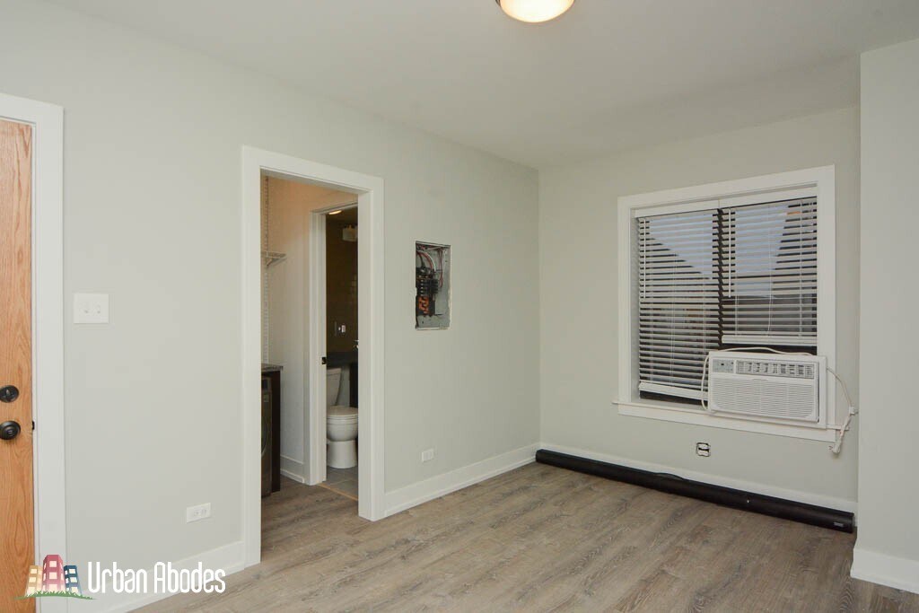 Building Photo - 442 W Belden Ave