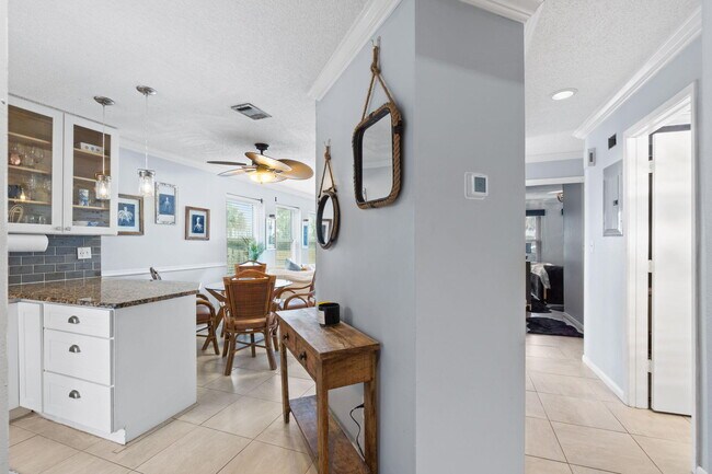 Building Photo - 300 Gulf Shore Dr