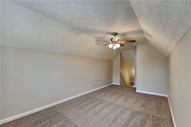 Building Photo - 638 Castlebrooke Way SE