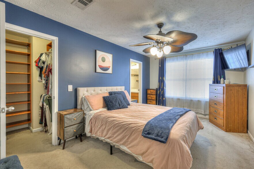 Building Photo - 589 Bradburn Village Cir