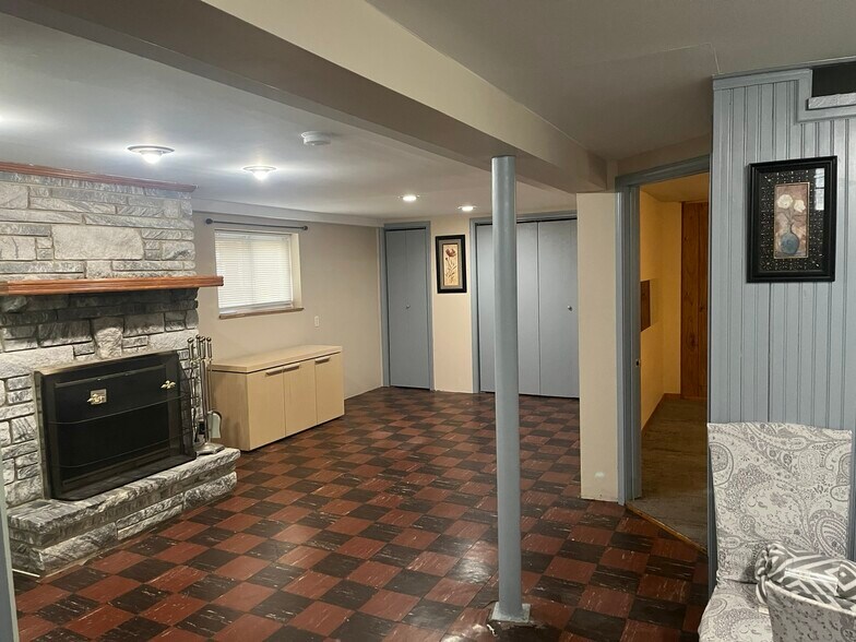 Building Photo - 3816 N Nora Ave