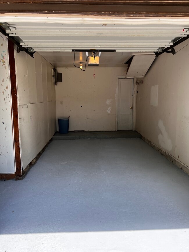 Building Photo - 2208 W 76th St