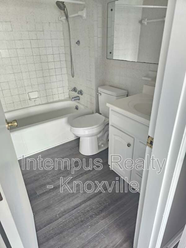 Building Photo - 2749 Sullins St