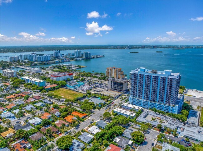 Building Photo - 1700 N Treasure Dr