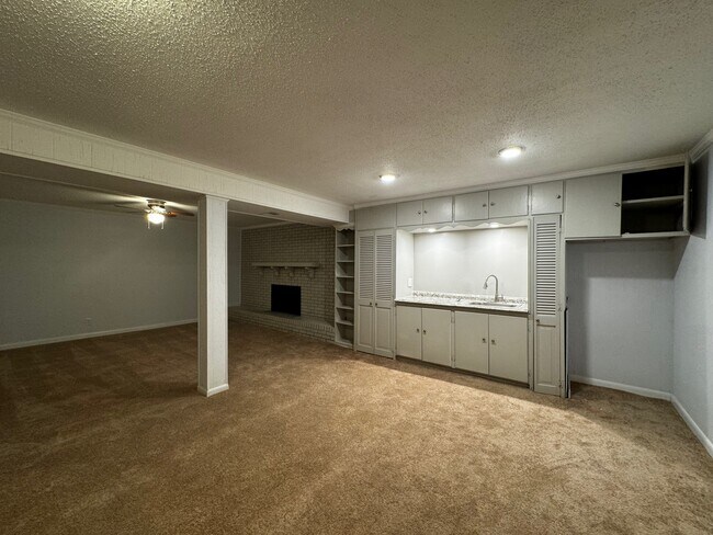 Building Photo - 215 Rivermont Rd
