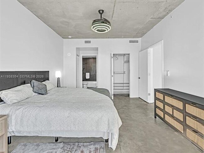 Building Photo - 3470 E Coast Ave