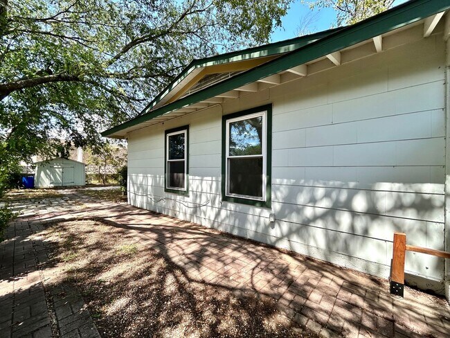 Building Photo - 2309 Devonshire Dr