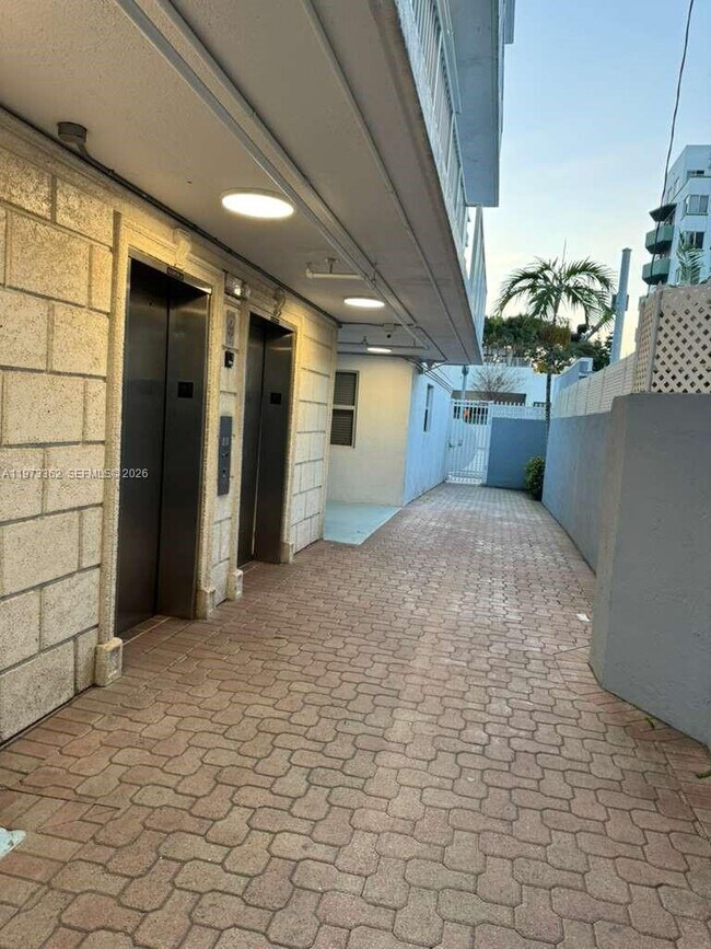 Building Photo - 2575 SW 27th Ave