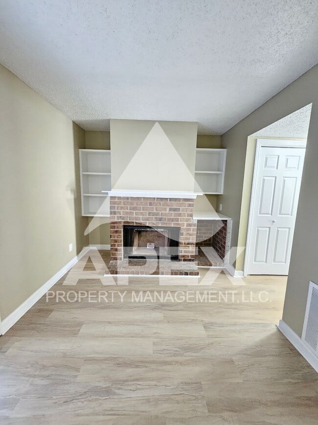 Building Photo - MOVE-IN SPECIAL, $1 RENT!! - Nice 2Bd - 1.5 Ba. Town House in West Knox off Cedar Bluff!