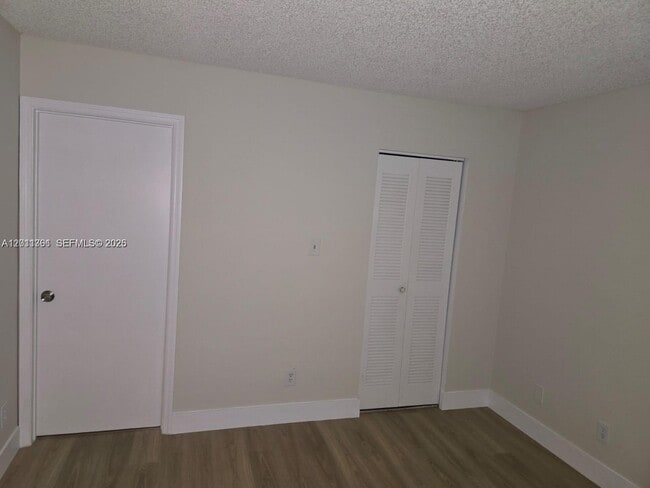 Building Photo - 1250 SE 28th Ct