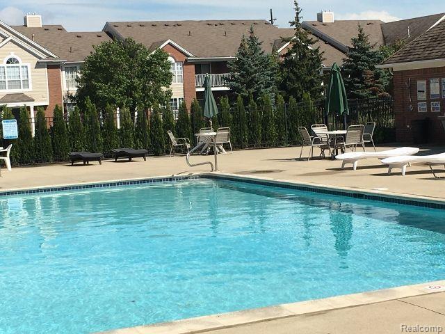 Building Photo - 45538 Warwick Dr