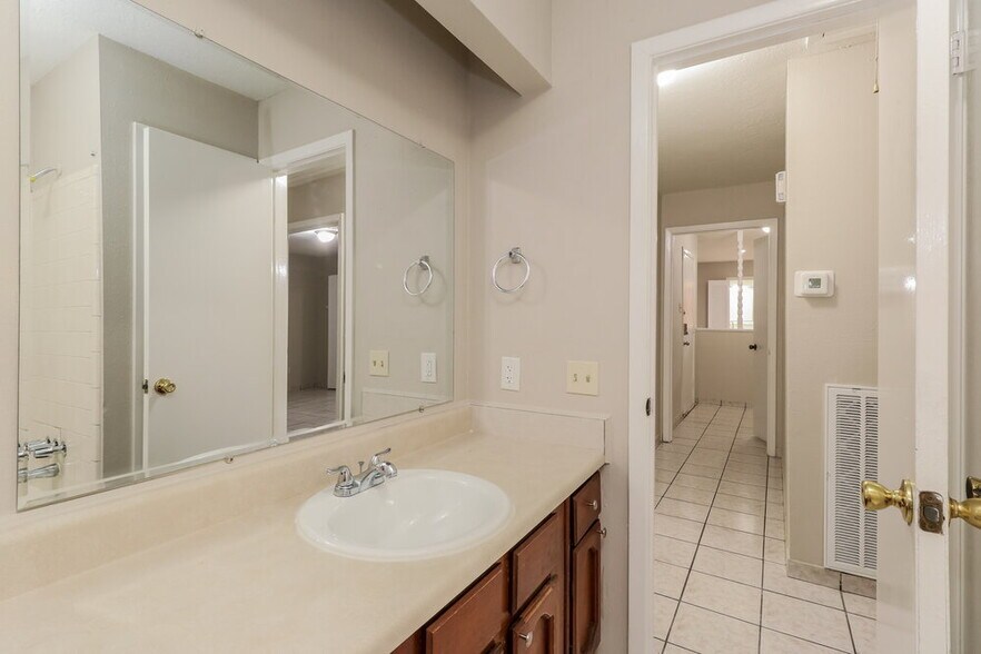 Building Photo - 6403 Fallengate Dr
