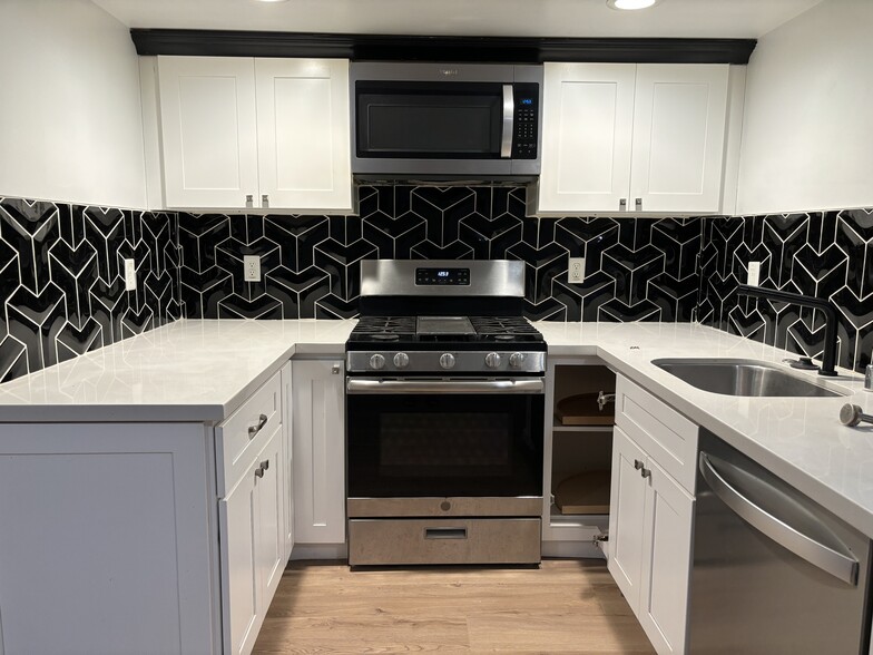 Close up of kitchen - 3051 Malcolm Ave