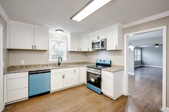 Building Photo - 205 Hampton Ave
