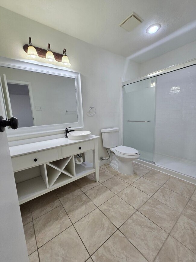 Building Photo - Updated, Energy Efficient 4 Bedroom 2 Bath Home in Golf Course Community