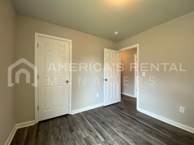 Building Photo - 52 Cottage Ln