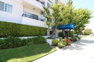Building Photo - Beautiful Condo for Lease in Sherman Oaks!