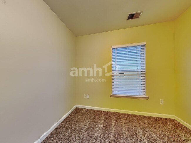 Building Photo - 90 Summer Hill Way