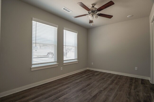 Building Photo - New 1 Bed 1 Bath Home!!