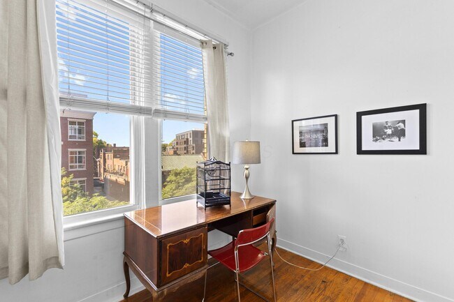 Building Photo - 854 N High St