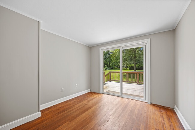 Building Photo - 27 Lathrop Dr