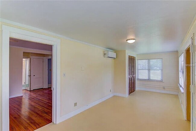 Building Photo - 408 3rd Ave E