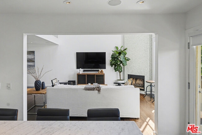 Building Photo - 720 Huntley Dr