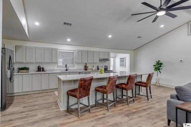 Building Photo - 281 Williams Rd