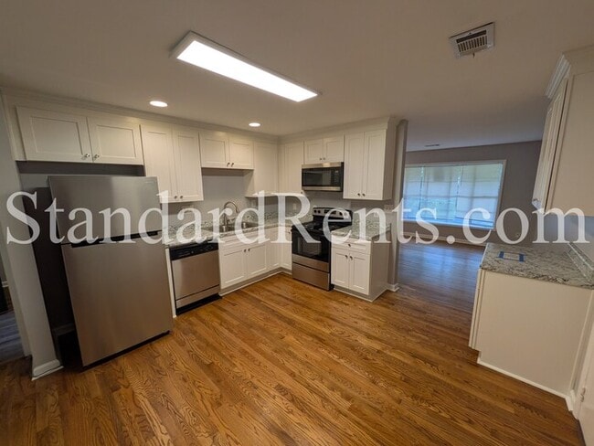 Building Photo - 2916 Battle Forrest Dr