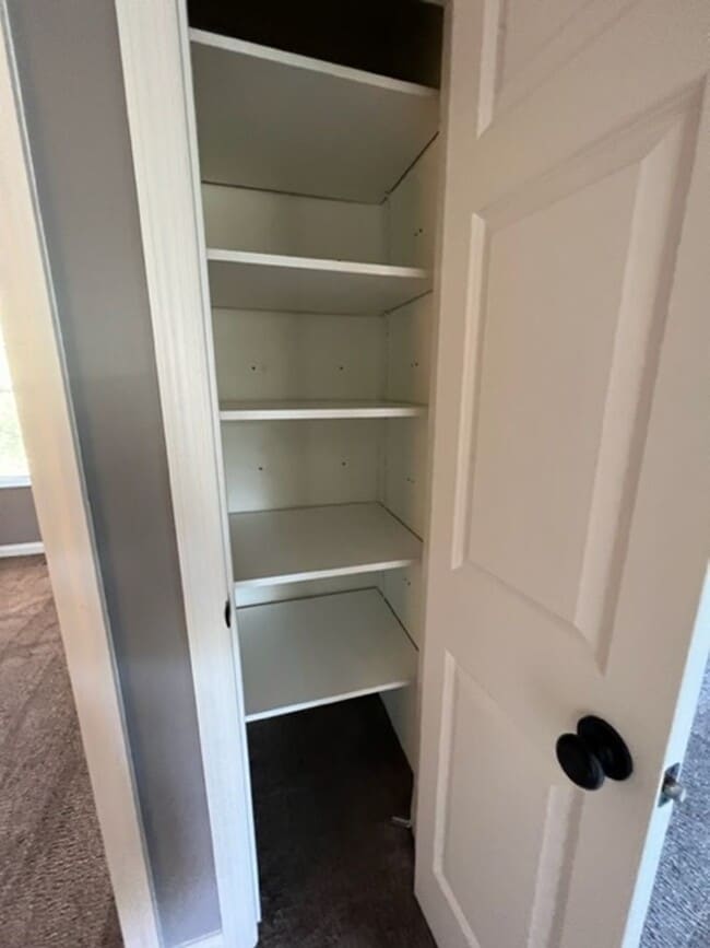 Building Photo - Charming 4 Bedroom 2.5 Bathroom Home in Hi...