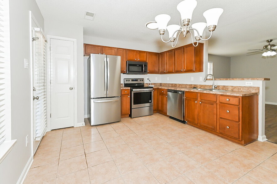Building Photo - 6844 Kamali Ave