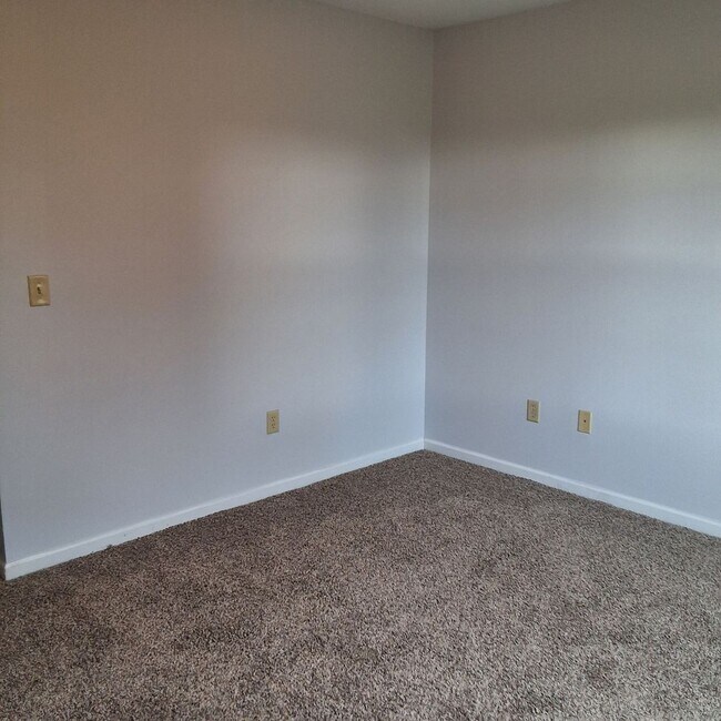 Building Photo - 2911 Miamiview Ct