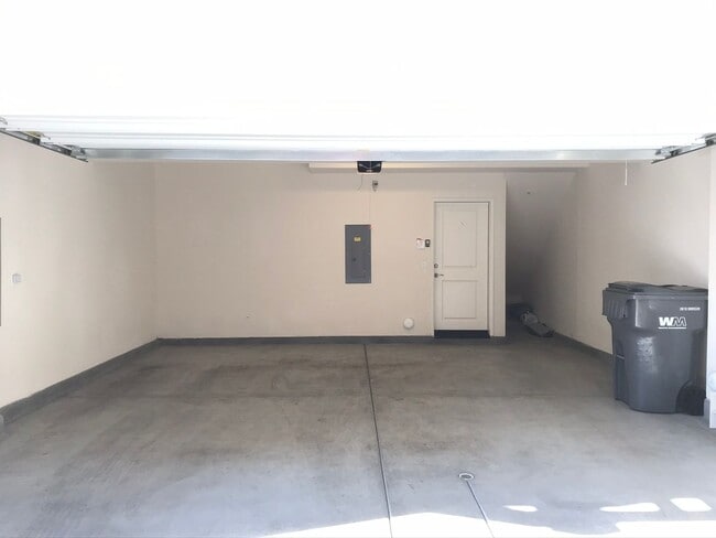 Building Photo - Beautiful 2 Bedroom Condominium with Attached Garage Located in Gated Community of Eastvale
