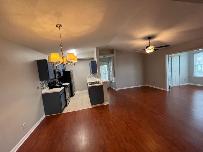 Building Photo - 2265 Huntingdon Dr