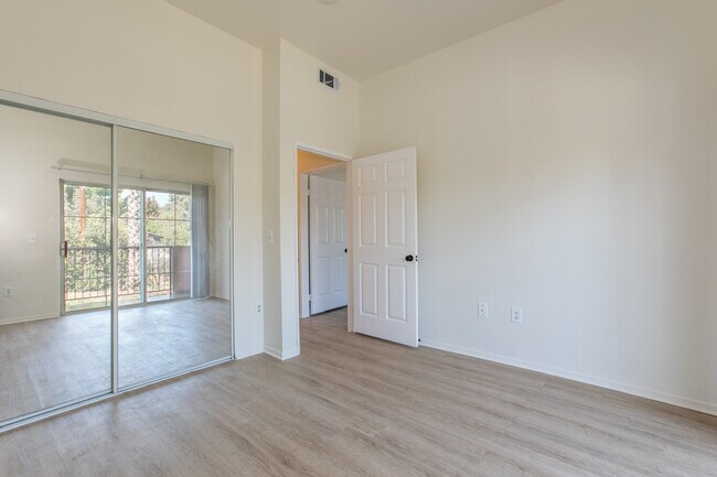 Building Photo - 12946 Valleyheart Dr