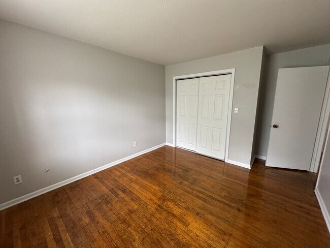 Building Photo - 6563 E 46th St