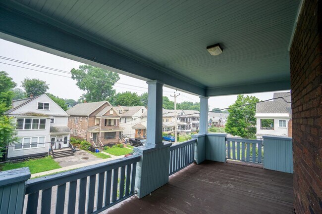 Building Photo - 3 Bed|1 Bath Apartment in Westcott Neighbo...