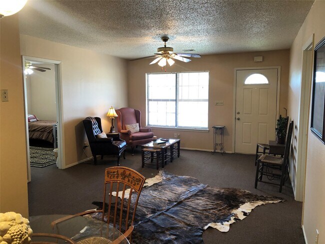 Building Photo - 1022 Wilson Rd