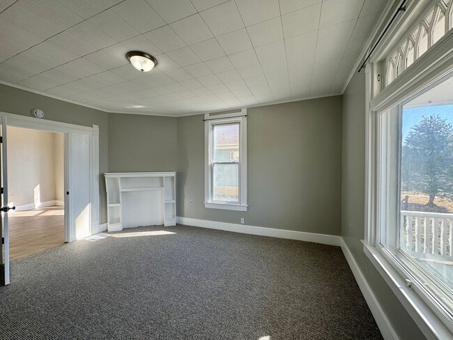 Building Photo - 2023 Broadway St