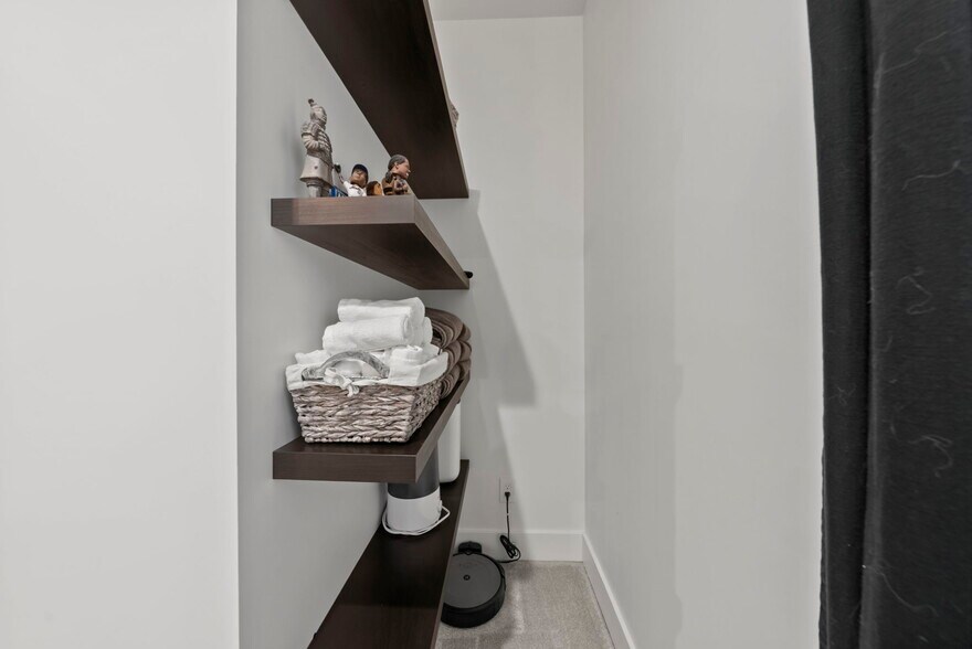 Building Photo - 1205 Hamlet St