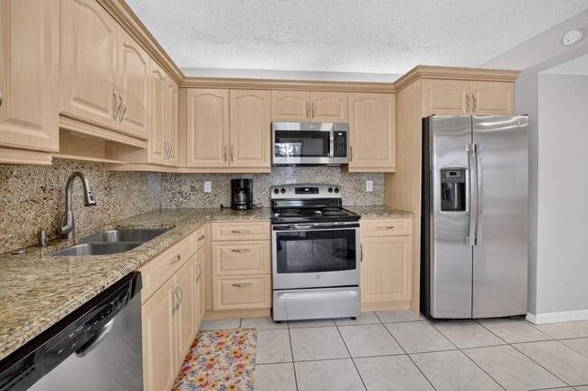 Building Photo - 7473 Glendevon Ln