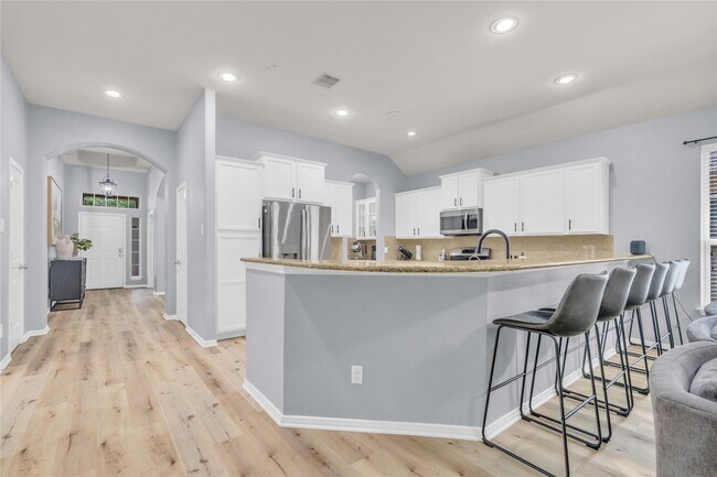 Building Photo - 2450 Garden Shadow Dr